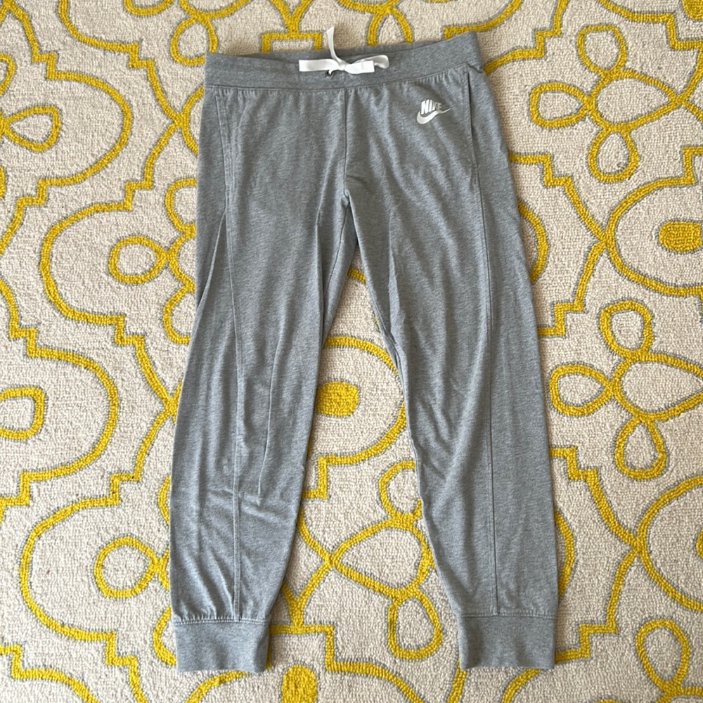 NIKE Joggers w/ Drawstring and Pockets. Sz L